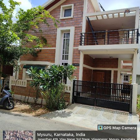 Mahadimane - Spacious House With 3 Bed Rooms Mysore Buitenkant foto